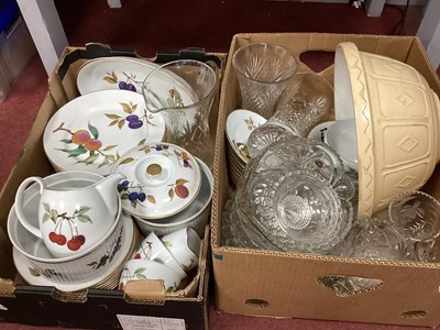 Lot 1155 - Royal Worcester 'Evesham' Oven to Table Ware...