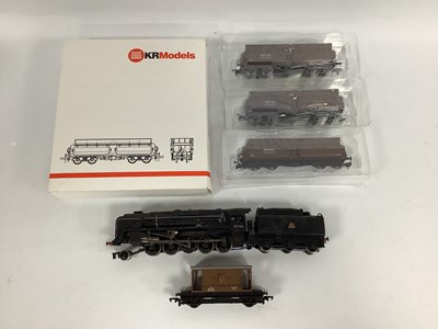 Lot 491 - A Hornby 00 gauge 9F 2-10-0 locomotive...