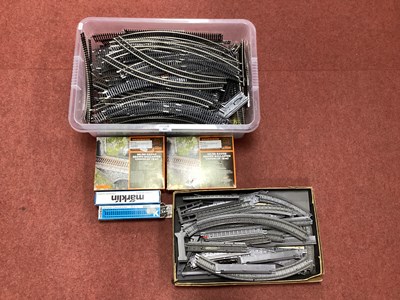 Lot 401 - A Good Quantity of 'OO' Gauge/4mm Loose Track,...