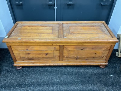 Lot 1513 - Pine Blanket Box with panelled top, front and...