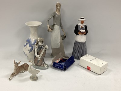 Lot 1418 - Lladro Pottery Vase Featuring Chinese Dragon...