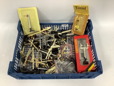 Lot 654 - A collection of 00 gauge signals by Hornby and...