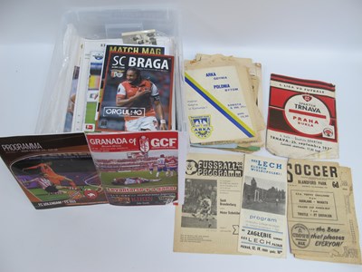 Lot 878 - European and Worldwide Football Programmes,...