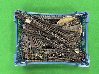 Lot 358 - Approximately fifty-eight N gauge points (five...