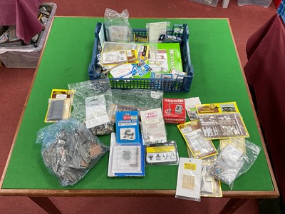 Lot 556 - A quantity of N gauge kits, accessories and...