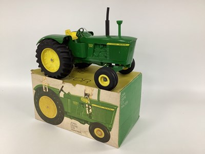 Lot 778 - A Boxed Ertl (Iowa) #555 Diecast Model John...