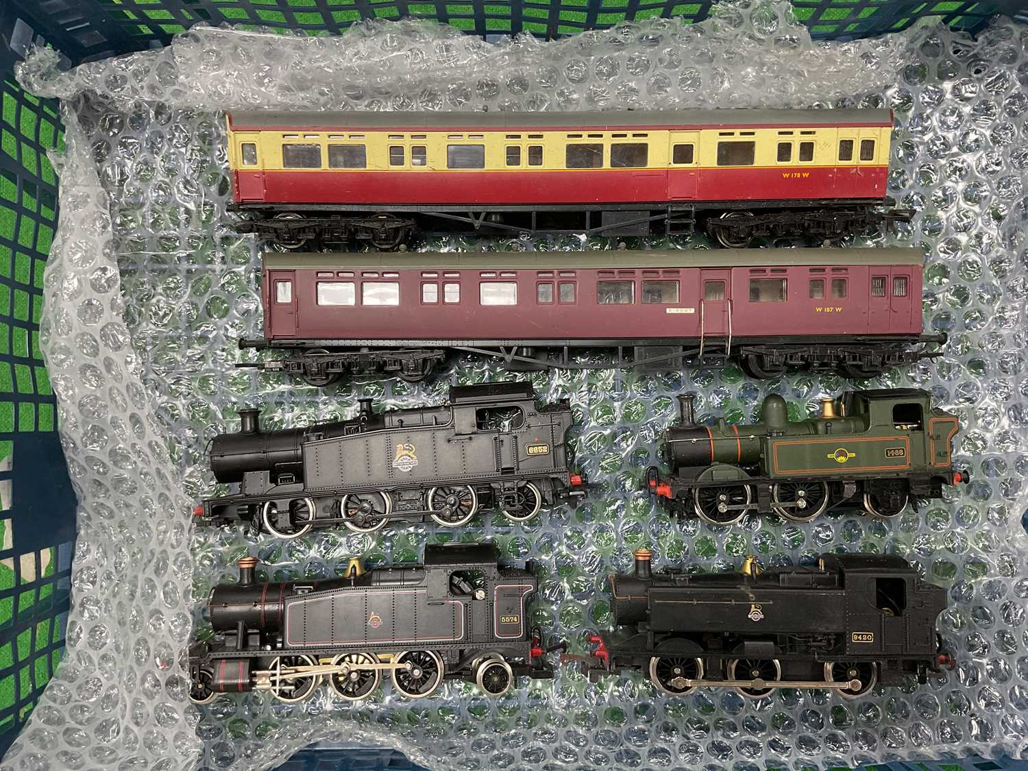 Lot 527 - Four 00 gauge ex-GWR tank engines: an Airfix...