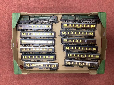 Lot 415 - A Triang 00 gauge Britannia locomotive and a...