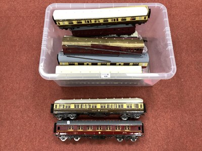 Lot 428 - Twelve 'O' Gauge/7mm Kit Built MKI Bogie...