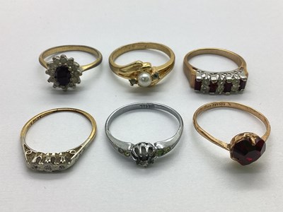 Lot 149 - A Dainty Vintage Three Stone Ring, illusion...