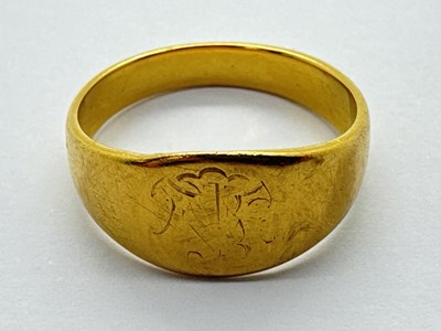 Lot 48 - A High Carat Antique Signet Style Ring,...