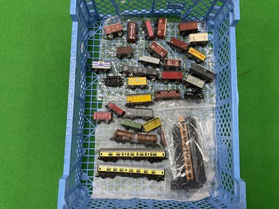 Lot 640 - Twenty-nine British N gauge wagons and two...