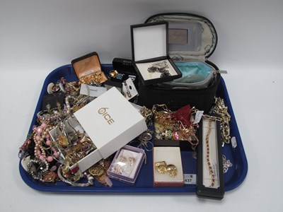 Lot 1437 - An Assortment of Modern Costume Jewellery, to...
