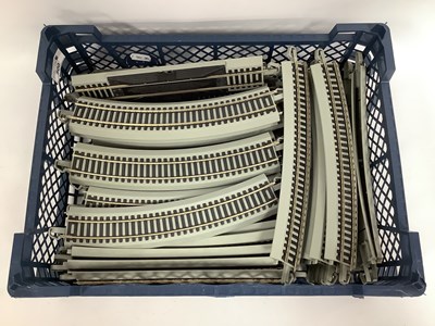 Lot 500 - A quantity of Bachmann HO scale sectional...
