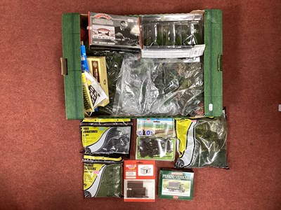 Lot 451 - A large quantity of 00/HO scenic materials and...