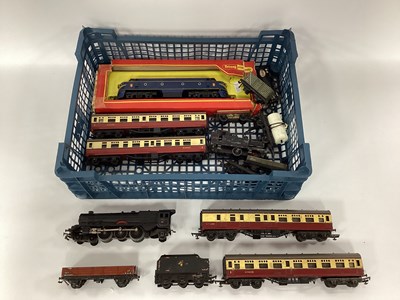 Lot 586 - A Collection of OO Gauge Model Railway Items...