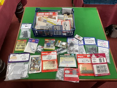 Lot 591 - A quantity of 00/HO lineside accessories and...