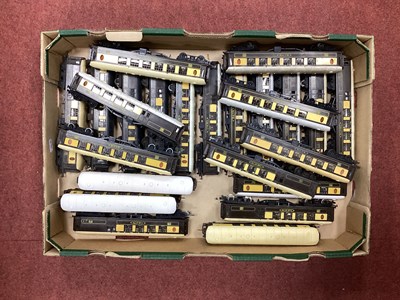 Lot 483 - Twenty-four Triang 00 gauge "short" Pullman...