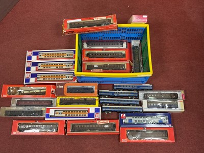 Lot 567 - Twenty Five 'HO' Gauge Continental Outline...
