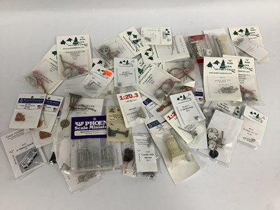 Lot 682 - A box of AMerican style G scale lineside...