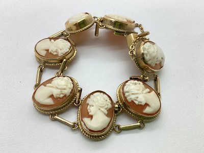 Lot 81 - A 9ct Gold Cameo Panel Bracelet, the oval...