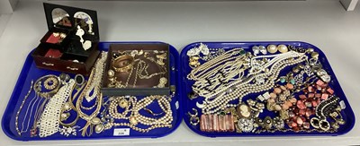Lot 226 - An Assortment of Costume Jewellery, to include...