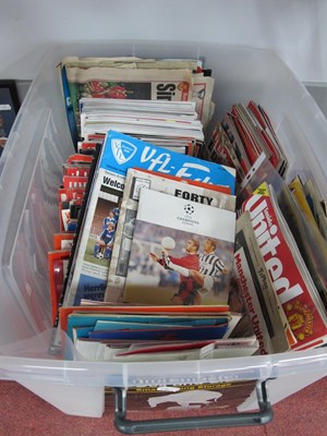 Lot 1332 - Manchester United Programmes, H & A yearbooks,...