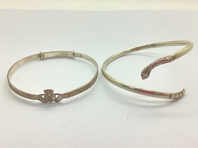 Lot 143 - A Vintage Claddagh Bangle, of expanding design...