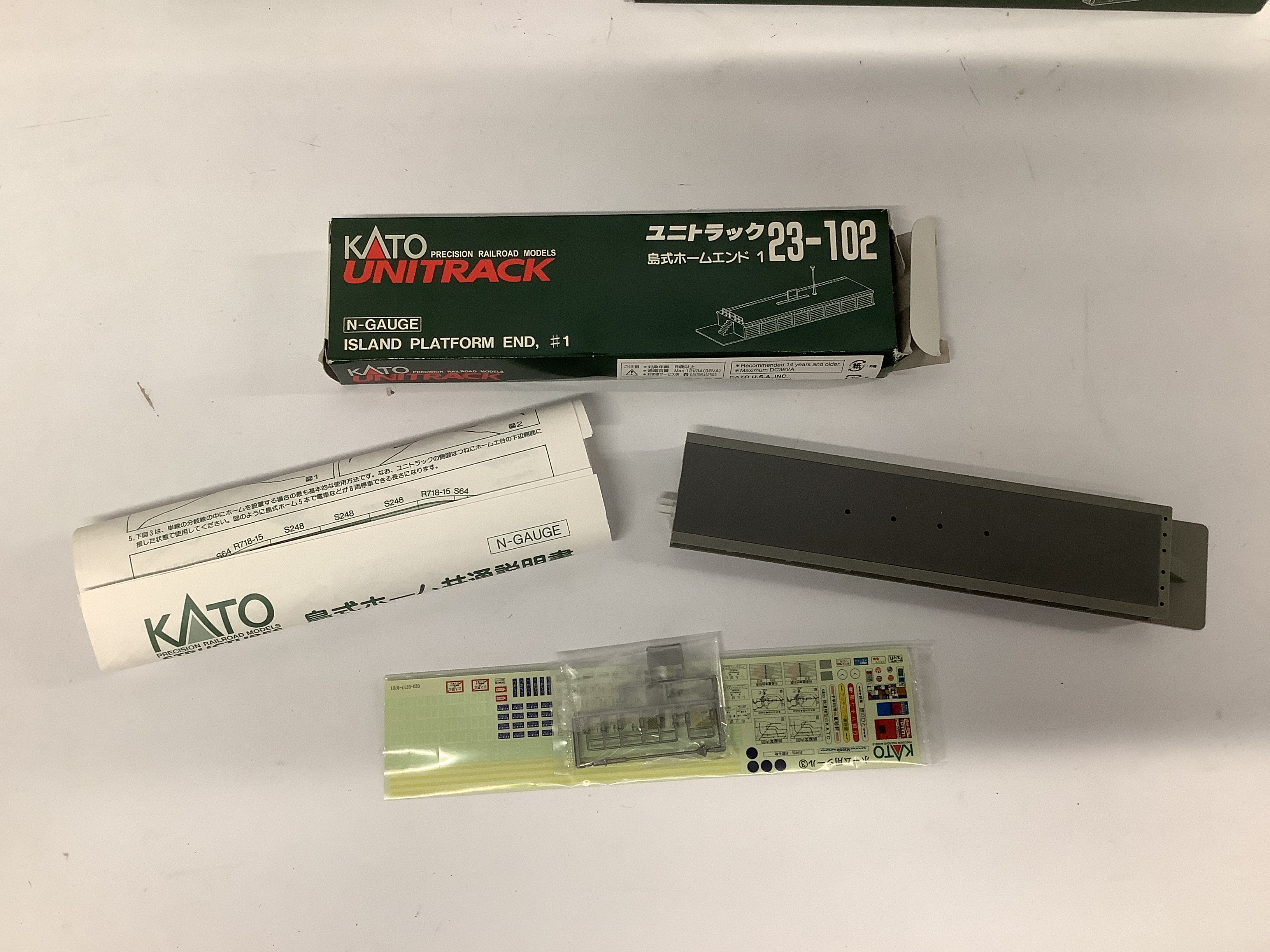 Lot 904 - A collection of boxed Kato N gauge station
