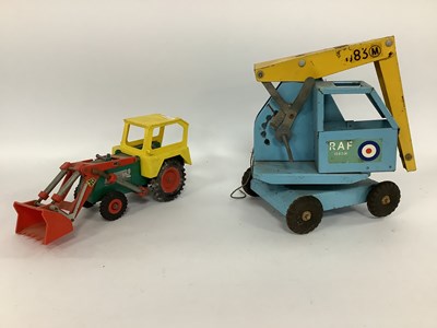 Lot 642 - A Triang JCB Tractor, damaged and pressed...