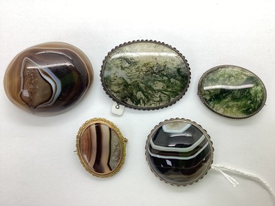 Lot 173 - A Small Collection of Vintage Hardstone...