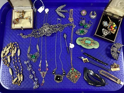 Lot 261 - A Collection of Vintage and Later Jewellery,...