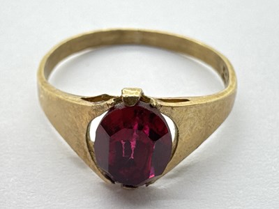 Lot 44 - A Vintage Single Stone Ring, oval claw set to...