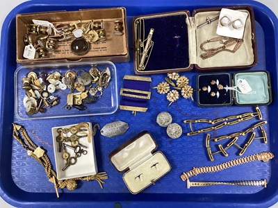 Lot 260 - A Collection of Vintage Gent's Accessories, to...