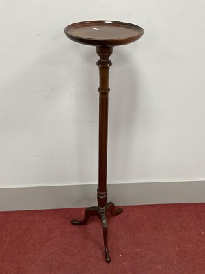 Lot 1588 - XX Century Mahogany Jadiniere Stand, with a...