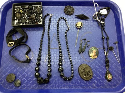 Lot 195 - A Collection of Antique and Later Jewellery,...