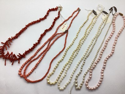 Lot 172 - A Pale Pink Single Strand Pearl Bead Necklace,...