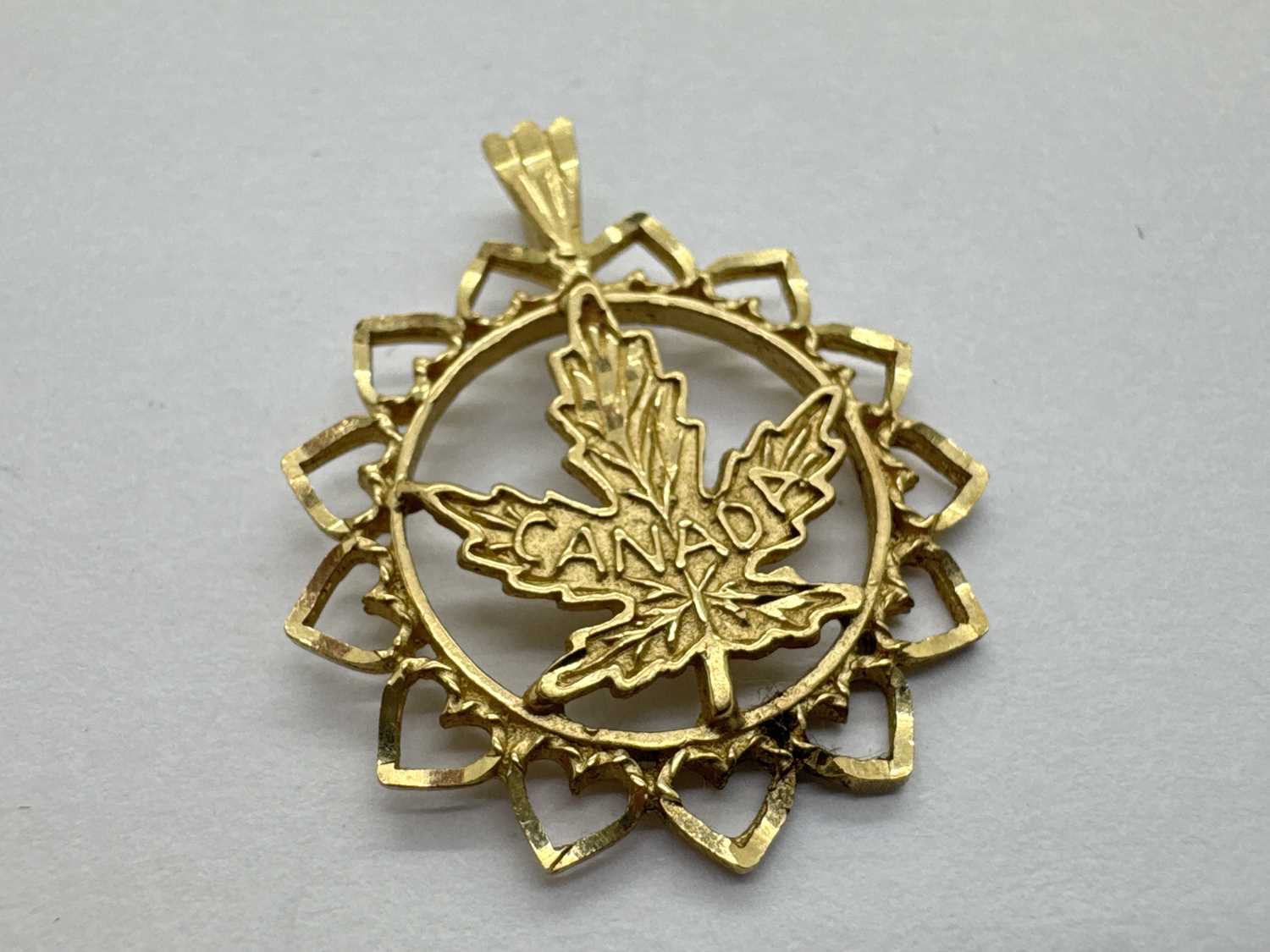 Lot 77 - A Vintage 'Canada' Souvenir Pendant, of...
