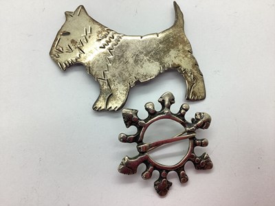 Lot 156 - A Vintage Scottie Dog Brooch, of stylised...
