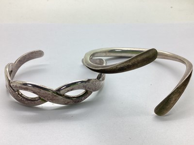 Lot 162 - A Hallmarked Silver Crossover Bangle, EVT,...