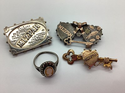 Lot 142 - A Late Victorian 9ct Gold Mizpah Bar Brooch,...