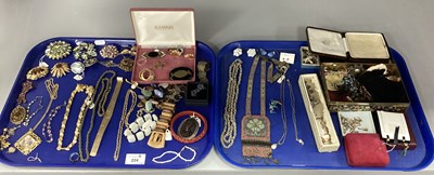 Lot 224 - An Assortment of Costume Jewellery, to include...