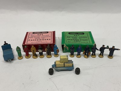 Lot 882 - Dinky Toys No 53 'OO' Gauge Passengers,...