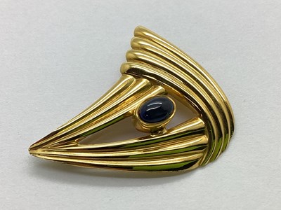 Lot 113 - A Modern Single Stone Brooch, of abstract...