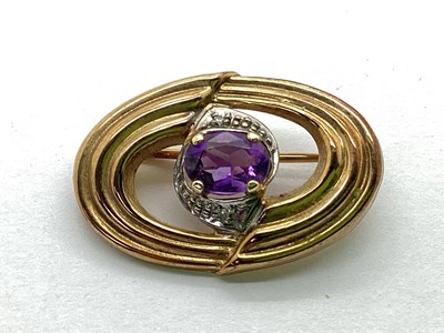 Lot 111 - A 9ct Gold Stone Set Brooch, oval claw set to...