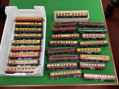 Lot 505 - Twenty-Six Triang etc 'OO' Gauge/4mm Unboxed...