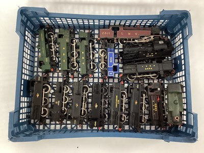Lot 584 - Fifteen 'OO' Gauge'/4mm Unboxed Steam Tank...