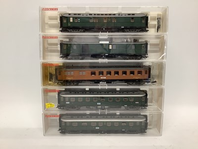 Lot 883 - A set of five boxed Fleischmann HO scale...