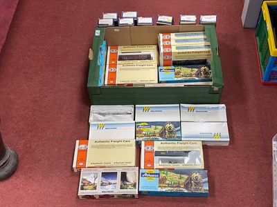 Lot 557 - Approximately twenty-five boxed HO scale...