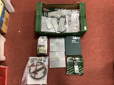 Lot 357 - A quantity of Kato N gauge items, including a...